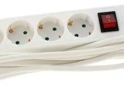 Prelungitor 5 prize 3m cu protectie cablu 3xg1.5mmp 16A 3500W IP20 Well